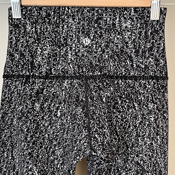 Lululemon EUC Wunder Under Pant (Hi-Rise)
Luon Suited Jacquard Black White - Picture 6 of 14
